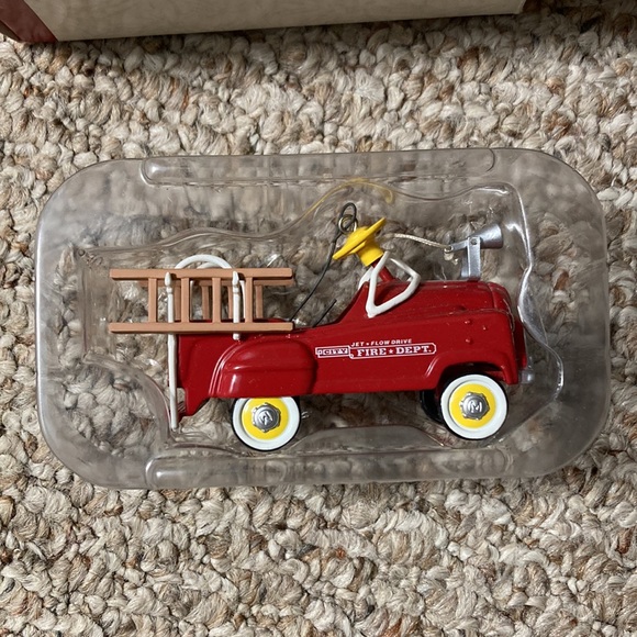 Hallmark Murray Fire Truck Christmas Ornament 1995 - Picture 2 of 9